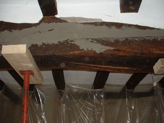 Réparation d'une poutre en bois par stratification epoxy – Grange Foraine